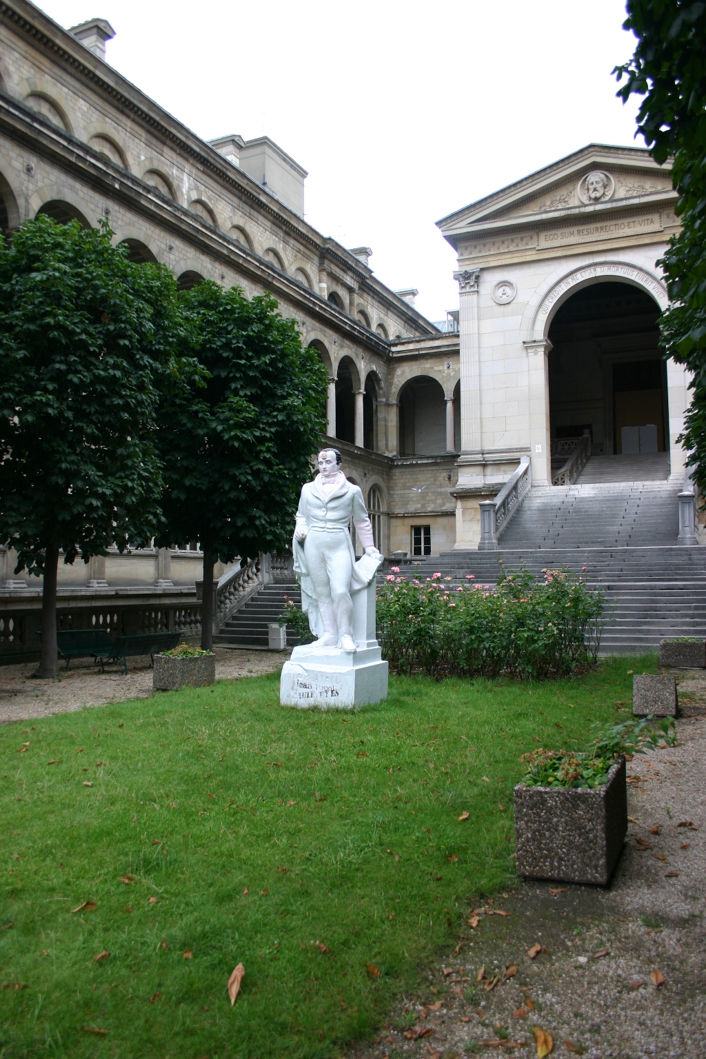 Guillaume Dupuytren's monument, Hôtel-Dieu, Paris (1).JPG